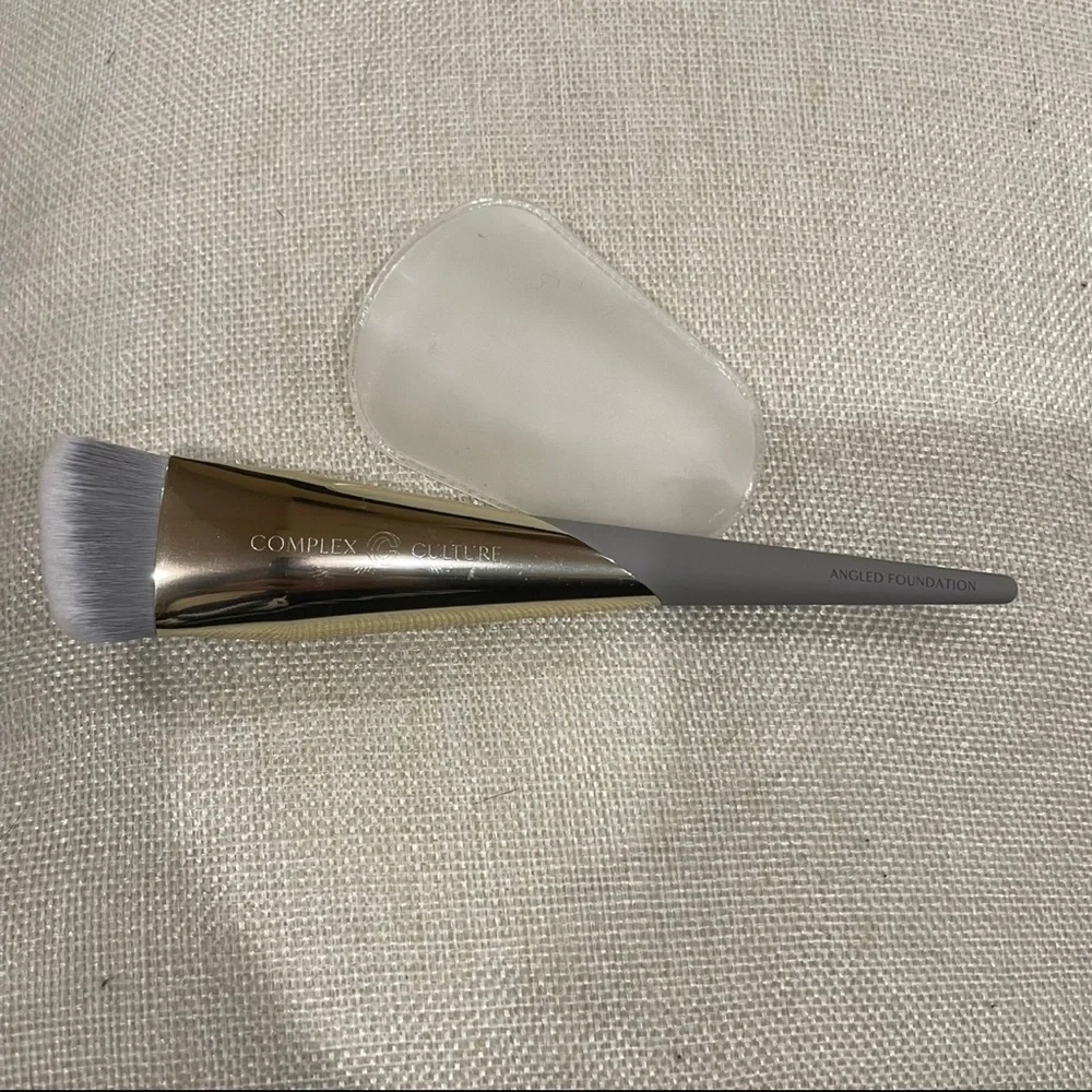 Complex Culture Angled Foundation Brush